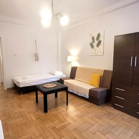 Happy Life - Apartment Next To Metro Station Warschau Exterior foto