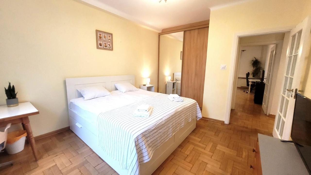 Happy Life - Apartment Next To Metro Station Warschau Exterior foto