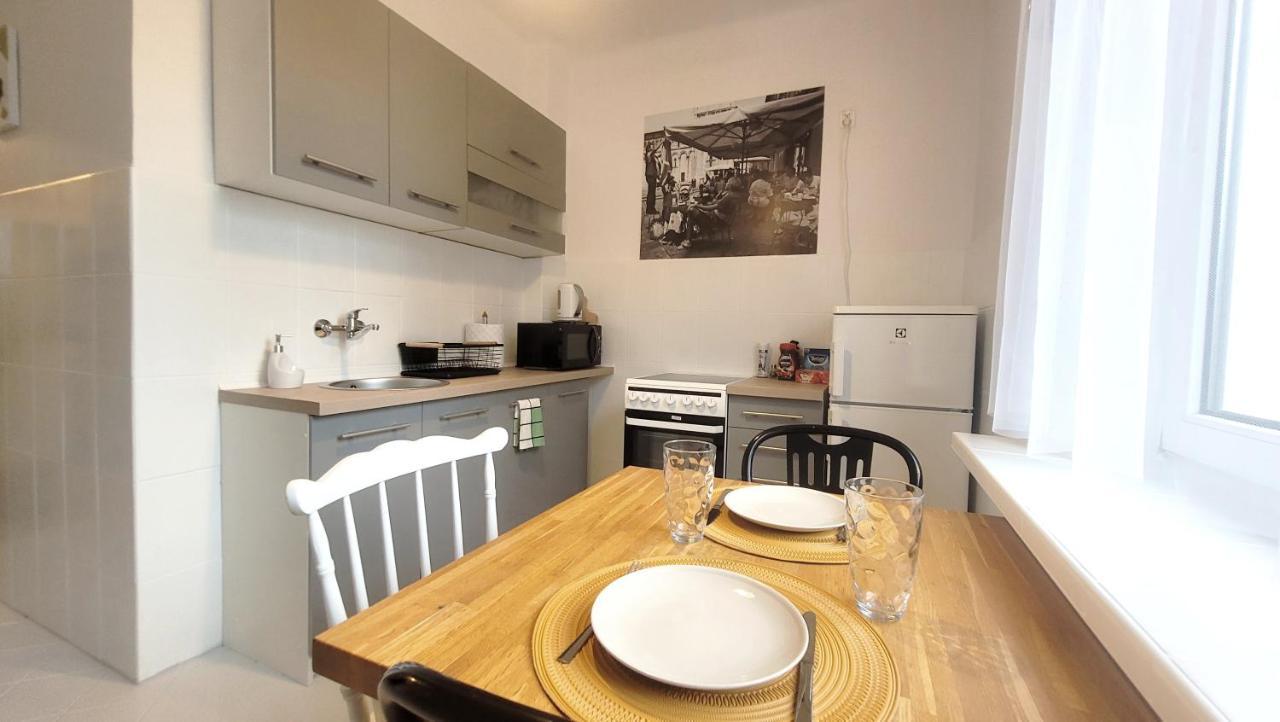 Happy Life - Apartment Next To Metro Station Warschau Exterior foto