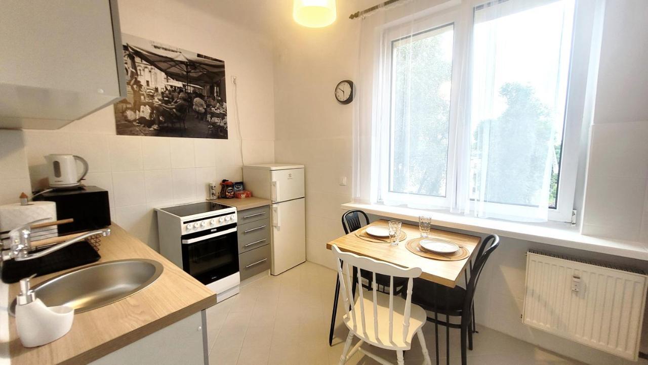 Happy Life - Apartment Next To Metro Station Warschau Exterior foto